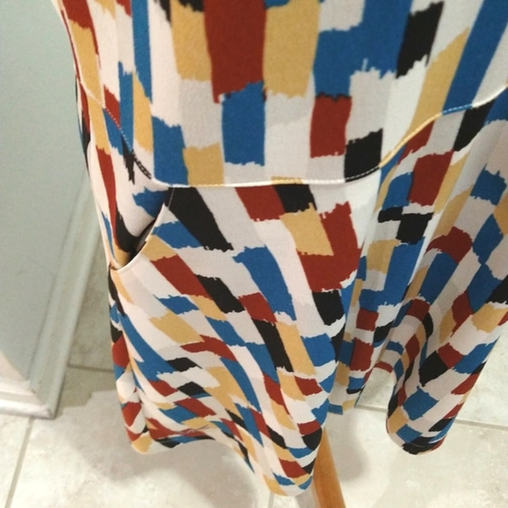 VK Sport Color-Block Dress - Picture 4 of 7